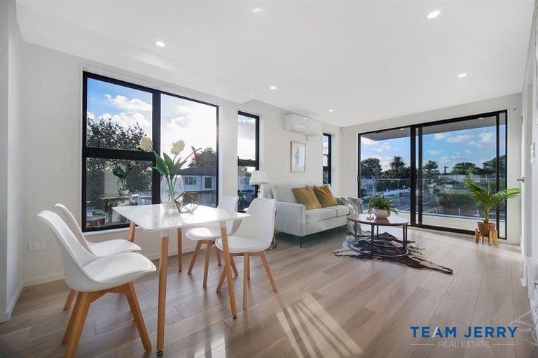 Photo of property in 2/2 Fairview Road, Papatoetoe, Auckland, 2025