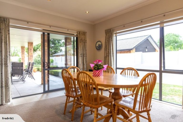 Photo of property in 14 Hampshire Court, Flagstaff, Hamilton, 3210