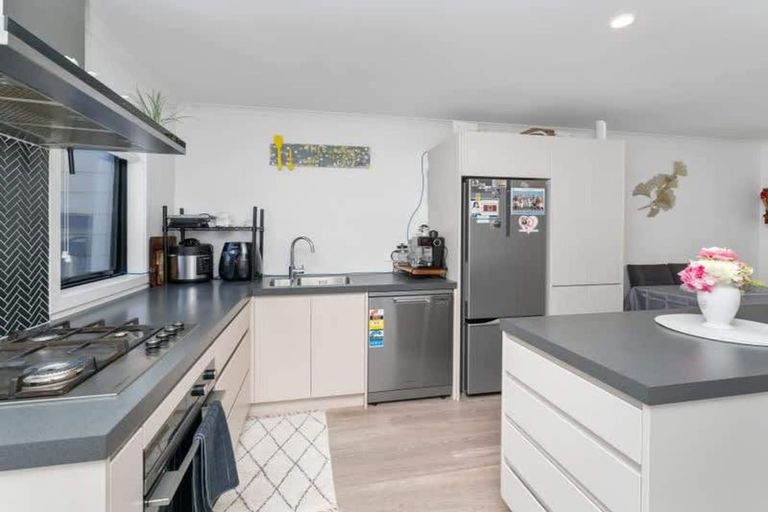 Photo of property in 19/9u Surrey Street, Tawa, Wellington, 5028