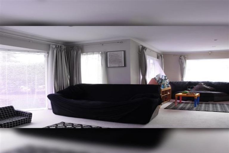 Photo of property in 2 Cambrian Crescent, Flat Bush, Auckland, 2016