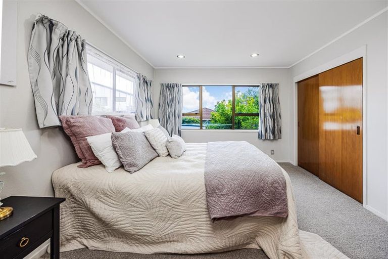 Photo of property in 6 Majesty Place, Half Moon Bay, Auckland, 2012