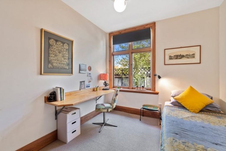 Photo of property in 216 Geraldine Street, Edgeware, Christchurch, 8013