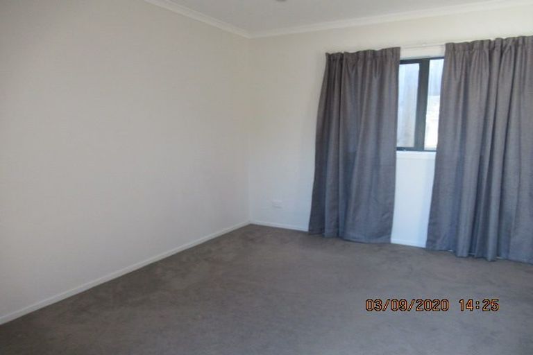 Photo of property in 25 Glenbervie Crescent, Massey, Auckland, 0614