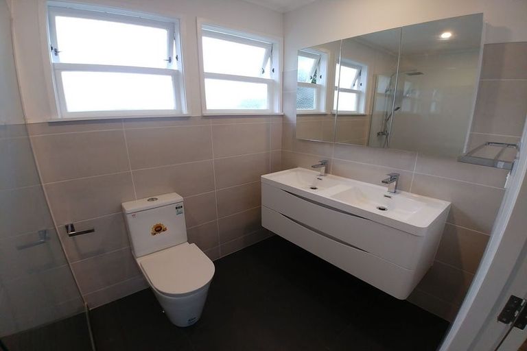 Photo of property in 89 Lauderdale Road, Birkdale, Auckland, 0626