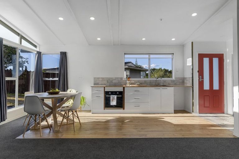 Photo of property in 74 Fitzwater Place, Henderson, Auckland, 0612