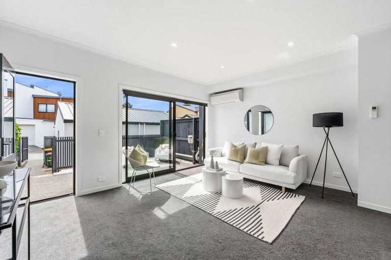 Photo of property in 10 Alexander Willis Crescent, Hobsonville, Auckland, 0616