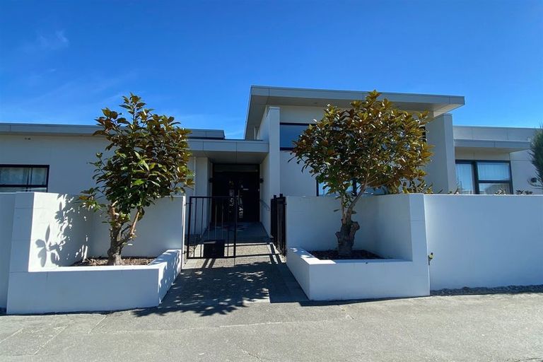 Photo of property in 21 Paeroa Street, Riccarton, Christchurch, 8041
