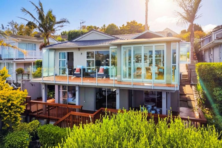 Photo of property in 1/5 Colmar Road, Mellons Bay, Auckland, 2014
