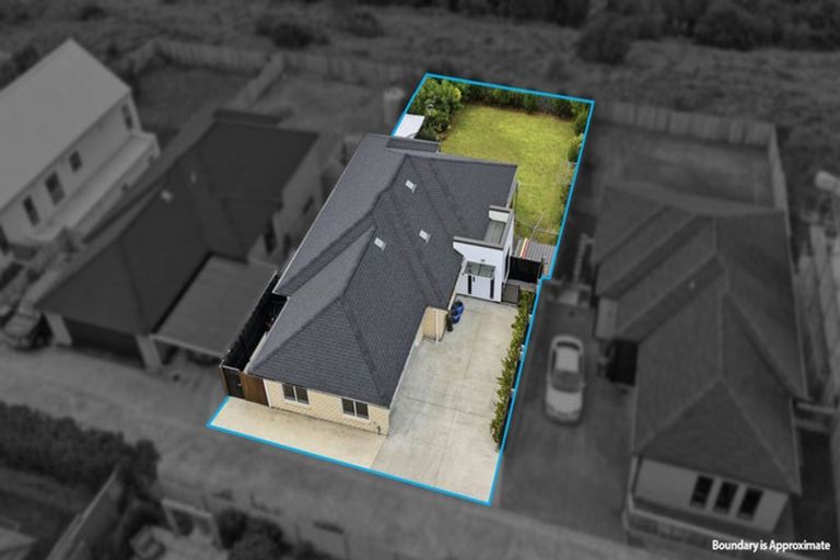 Photo of property in 85c Lake Panorama Drive, Henderson Valley, Auckland, 0614