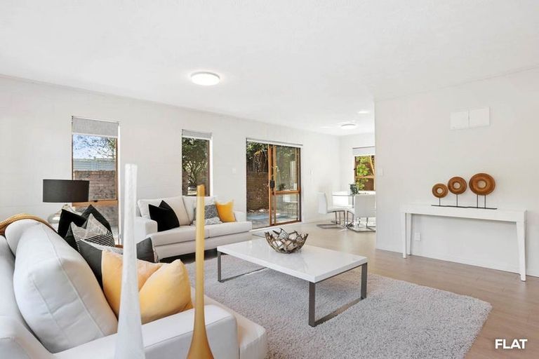 Photo of property in 26 Colwill Road, Massey, Auckland, 0614