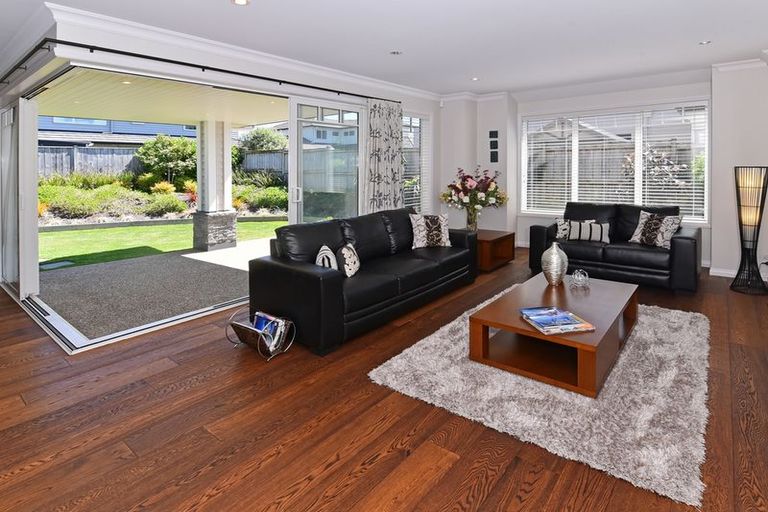 Photo of property in 5 Hinau Street, New Lynn, Auckland, 0600