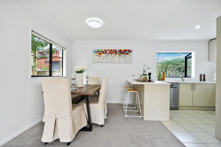 Photo of property in 2/38 Waverley Avenue, Glenfield, Auckland, 0629