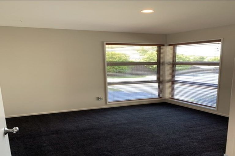 Photo of property in 18 Linkwater Way, Parklands, Christchurch, 8083