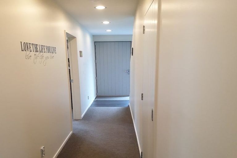 Photo of property in 24 Cresswell Place, Johnsonville, Wellington, 6037