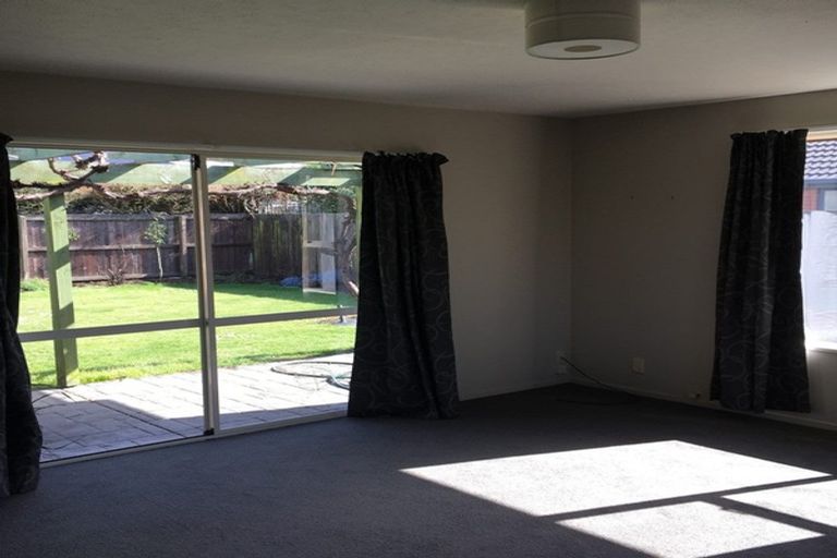 Photo of property in 3 Innisfree Place, Northwood, Christchurch, 8051