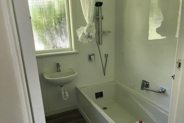 Photo of property in 2 Sydenham Street, Northland, Wellington, 6012