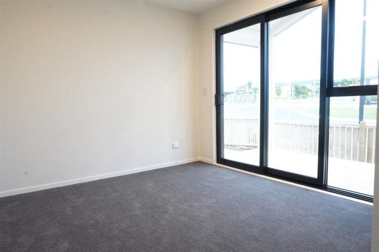 Photo of property in 8 Rorotu Avenue, Karaka, Papakura, 2113