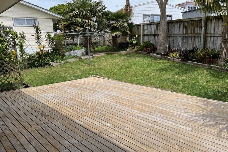 Photo of property in 32 Roick Parade, Glen Eden, Auckland, 0602