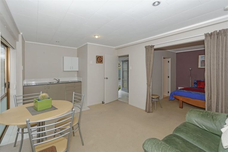Photo of property in 1/20 Merchant Avenue, Te Atatu South, Auckland, 0610