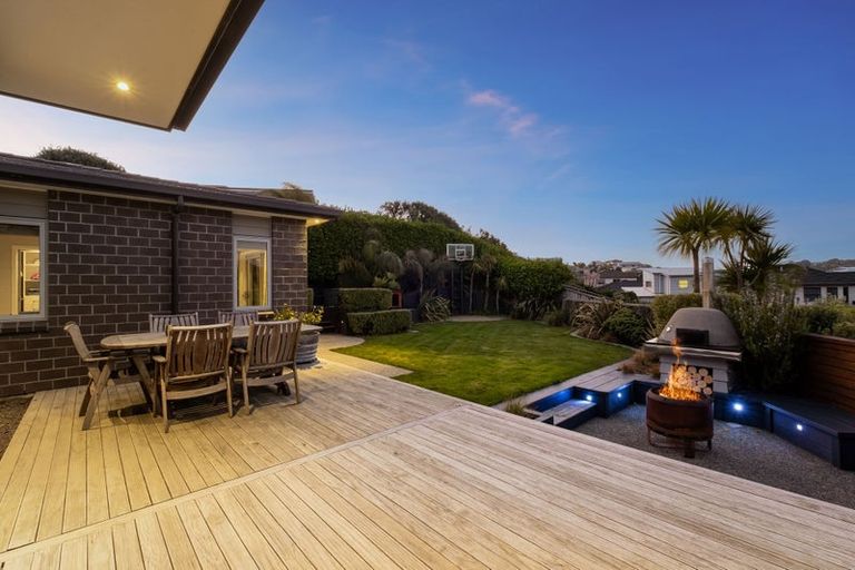 Photo of property in 17 Dusky Crescent, Aotea, Porirua, 5024