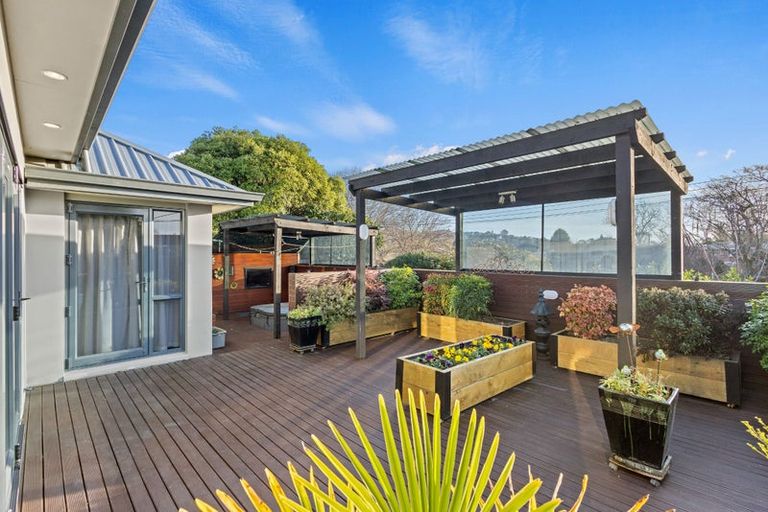 Photo of property in 2 Whaka Terrace, Huntsbury, Christchurch, 8022