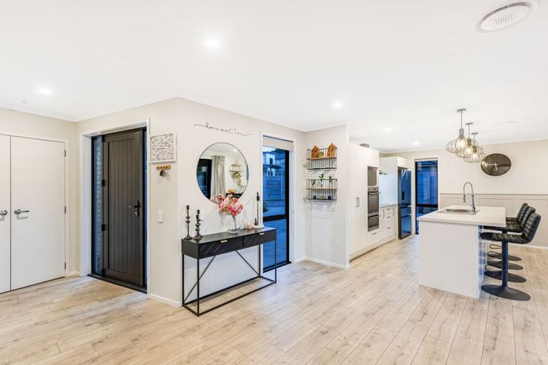 Photo of property in 27 Topsail Way, Whitby, Porirua, 5024