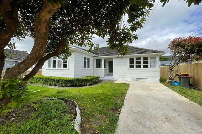 Photo of property in 22 Pearce Crescent, Taita, Lower Hutt, 5011