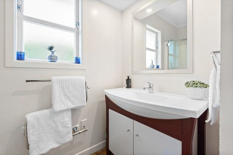 Photo of property in 12 Linwood Avenue, Forrest Hill, Auckland, 0620