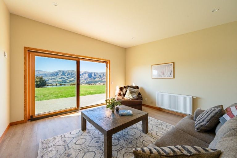 Photo of property in 2 Miharo Lane, Queensberry, Cromwell, 9383