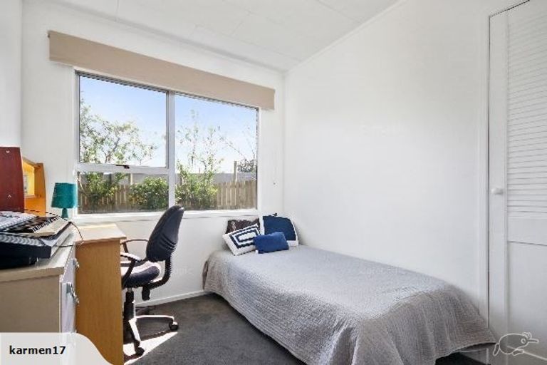 Photo of property in 11 Landsdale Place, Massey, Auckland, 0614