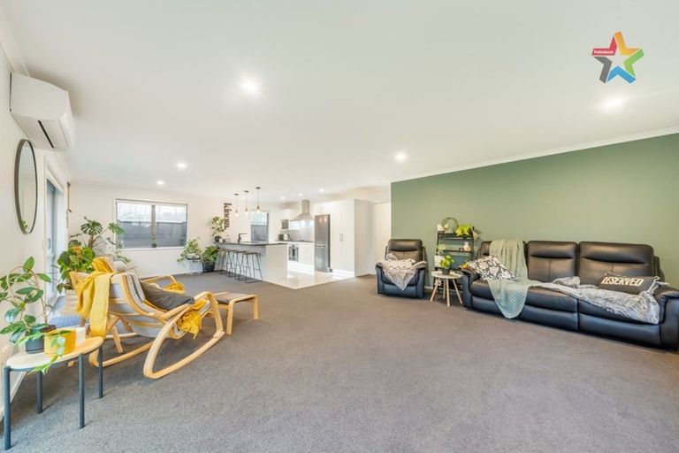 Photo of property in 2 Mooring Close, Whitby, Porirua, 5024