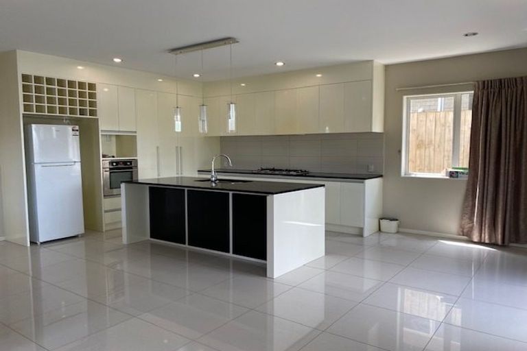 Photo of property in 5 Kerrykeel Drive, Flat Bush, Auckland, 2019