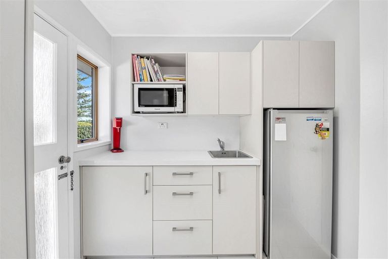 Photo of property in 9 Serrita Avenue, Sunnyhills, Auckland, 2010