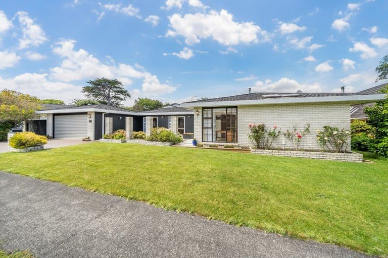 Photo of property in 11 Observatory Close, Whitby, Porirua, 5024