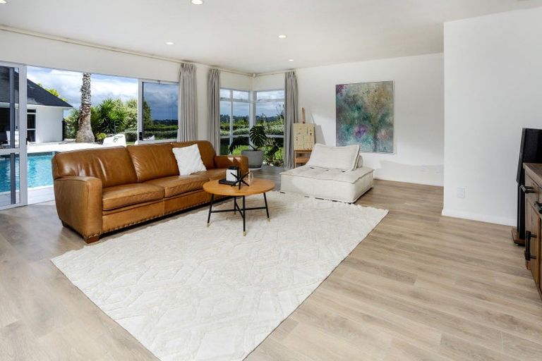 Photo of property in 30 Bernard Magnus Lane, Greenhithe, Auckland, 0632