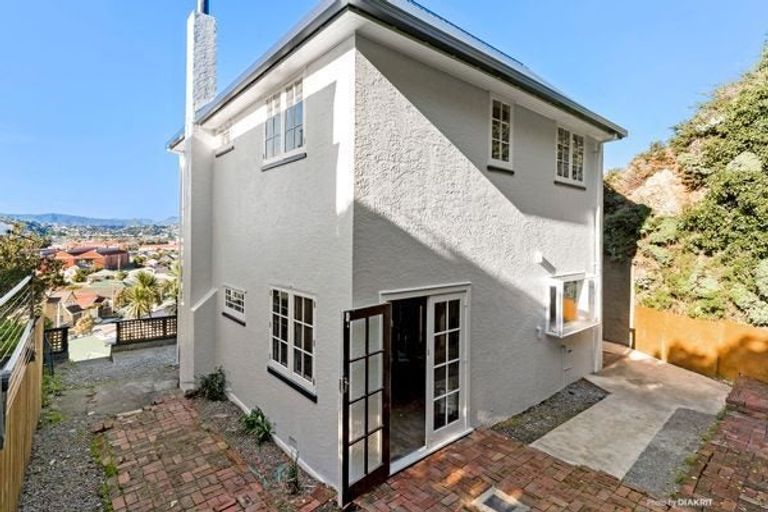 Photo of property in 44 Queens Drive, Lyall Bay, Wellington, 6022