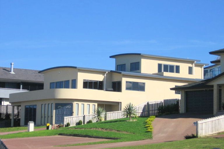 Photo of property in 16 San Carlo Court, Henderson, Auckland, 0612