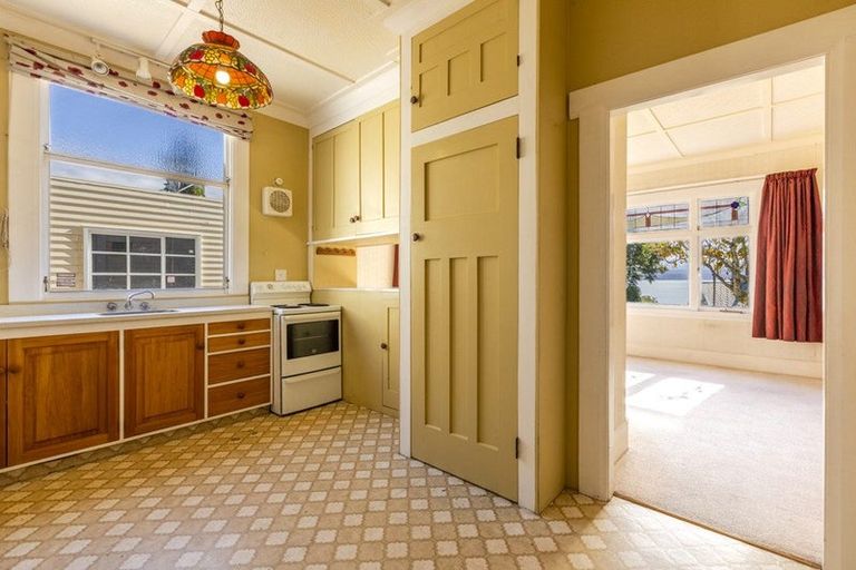 Photo of property in 33 Seapoint Road, Bluff Hill, Napier, 4110