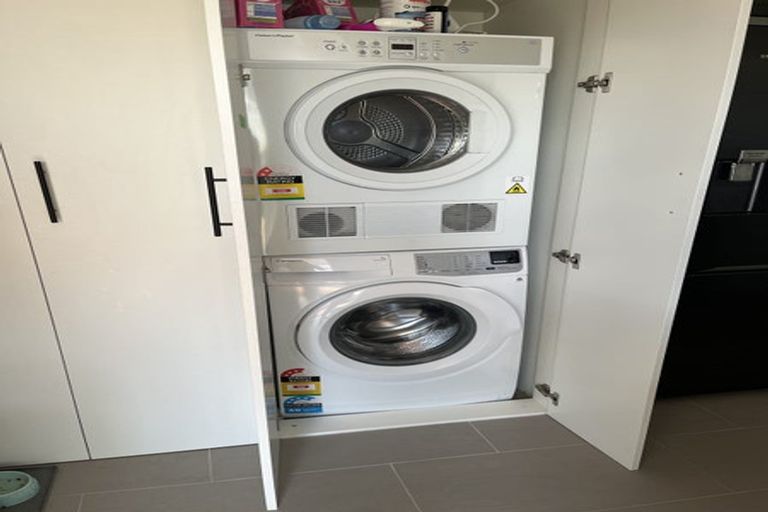 Photo of property in 1 Pleasant Road, Glen Eden, Auckland, 0602