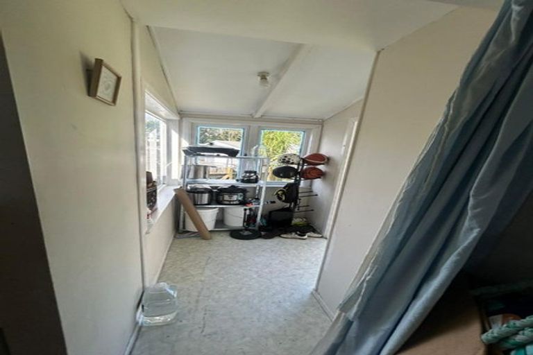 Photo of property in 4 Hereford Street, Te Atatu Peninsula, Auckland, 0610