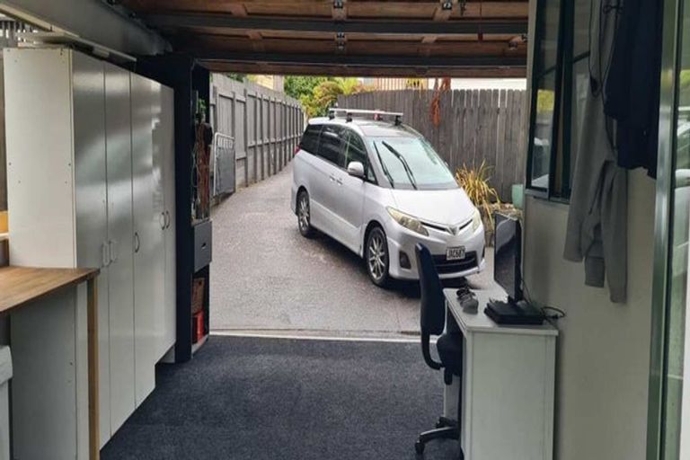 Photo of property in 2/224 Forrest Hill Road, Forrest Hill, Auckland, 0620