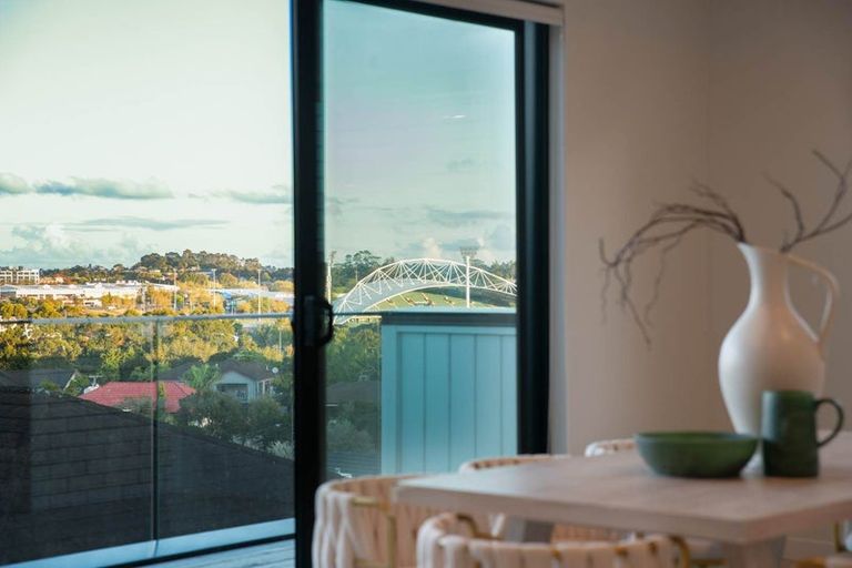 Photo of property in 15c Living Stream Road, Albany Heights, Auckland, 0632