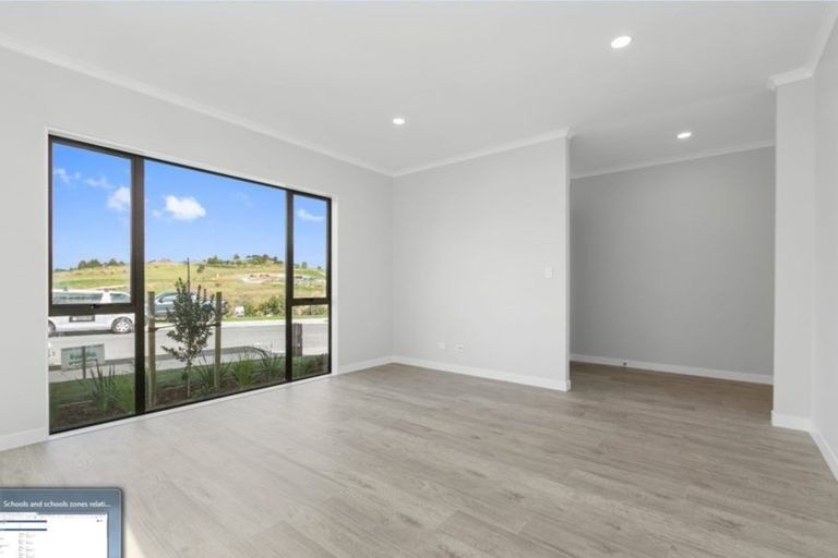 Photo of property in 104 Godfrey Drive, Orewa, 0931