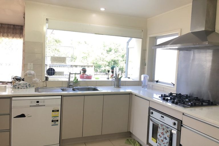 Photo of property in 2/66 Buscomb Avenue, Henderson, Auckland, 0610