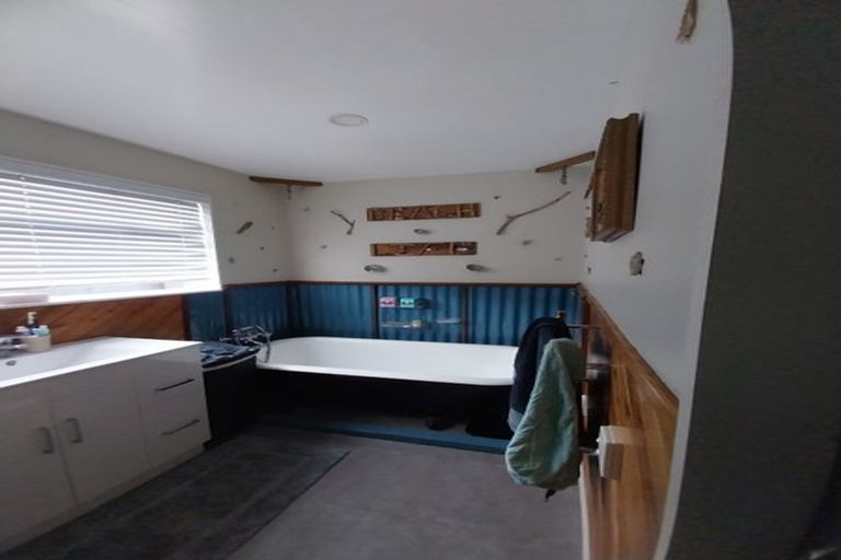 Photo of property in 22 Amberley Beach Road, Amberley, 7410