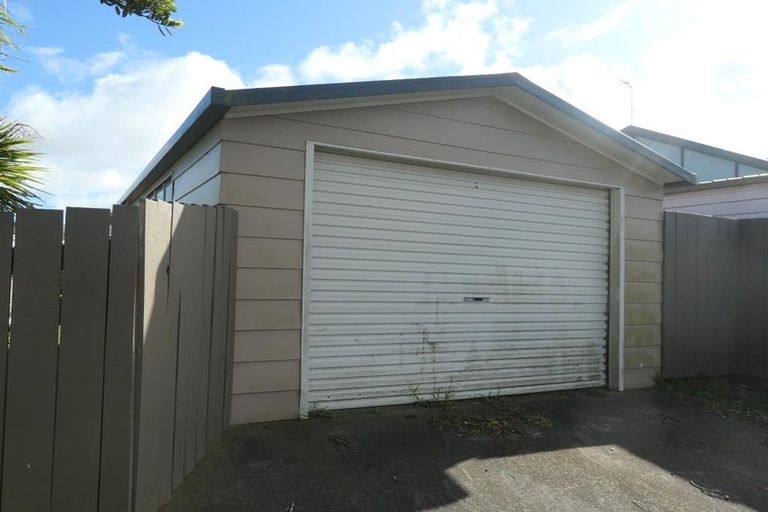 Photo of property in 37 Guadeloupe Crescent, Grenada Village, Wellington, 6037