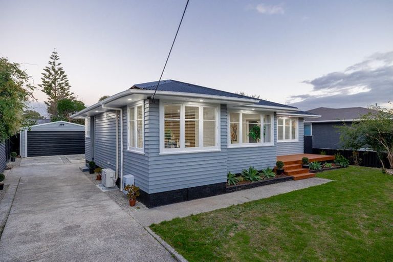Photo of property in 15 Peters Avenue, Cloverlea, Palmerston North, 4412