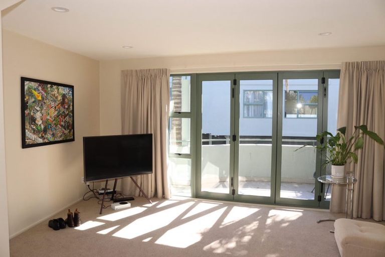 Photo of property in 8/19 Ocean View Road, Hillcrest, Auckland, 0627