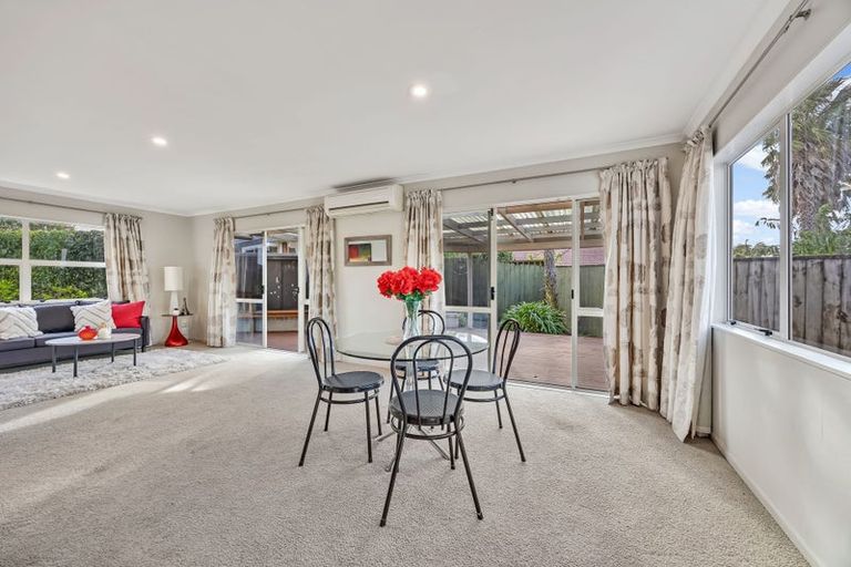Photo of property in 13 Bridgehead Cove, West Harbour, Auckland, 0618