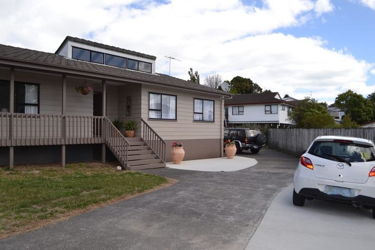 Photo of property in 52 Meadowood Drive, Unsworth Heights, Auckland, 0632